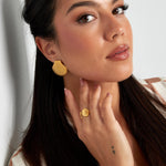 Ariadne Ohrringe aus 18K vergoldetem Edelstahl - Eleganz für jeden Anlass l Yasèmia Jewellery Yasèmia