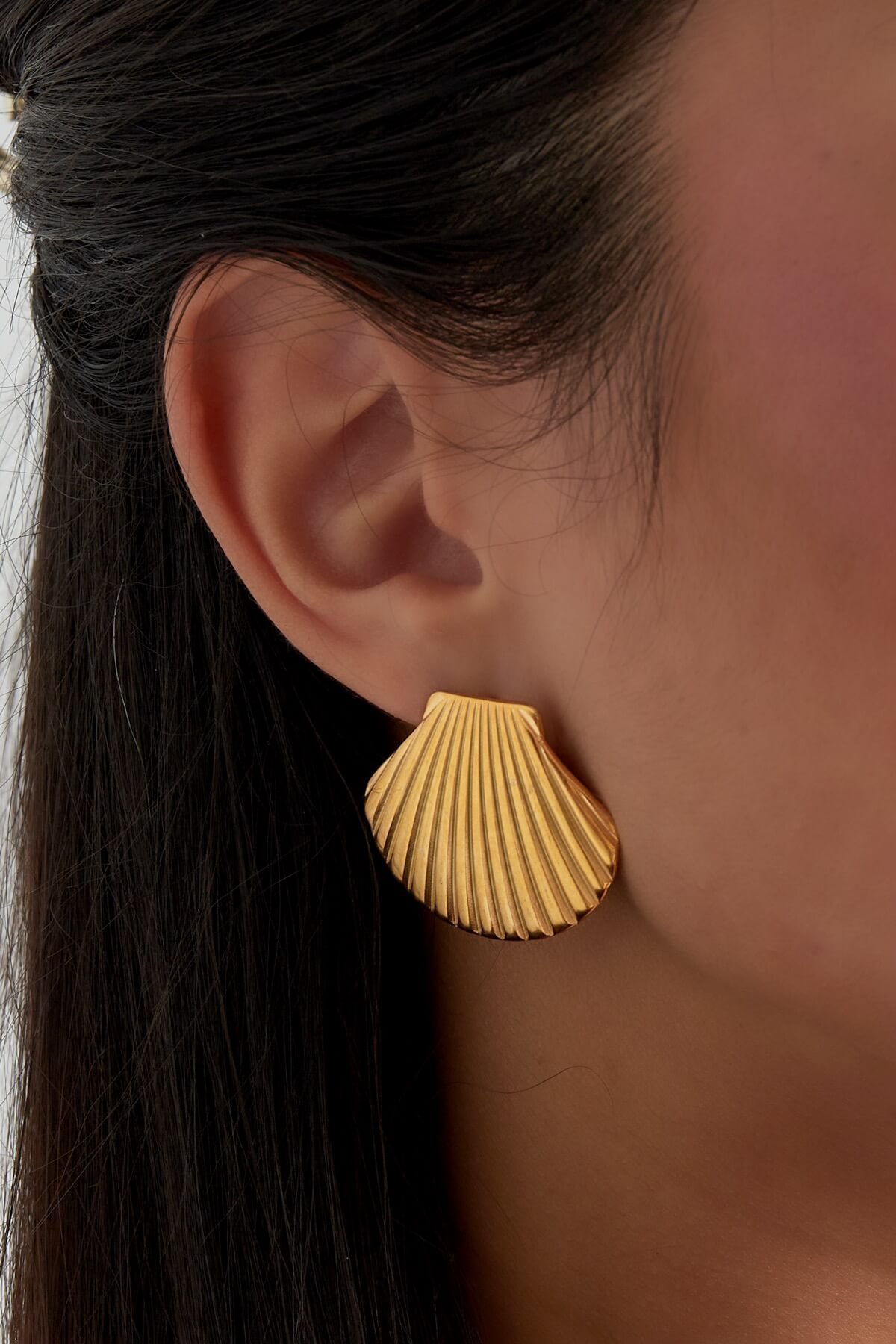 Ariadne Ohrringe aus 18K vergoldetem Edelstahl - Eleganz für jeden Anlass l Yasèmia Jewellery Yasèmia