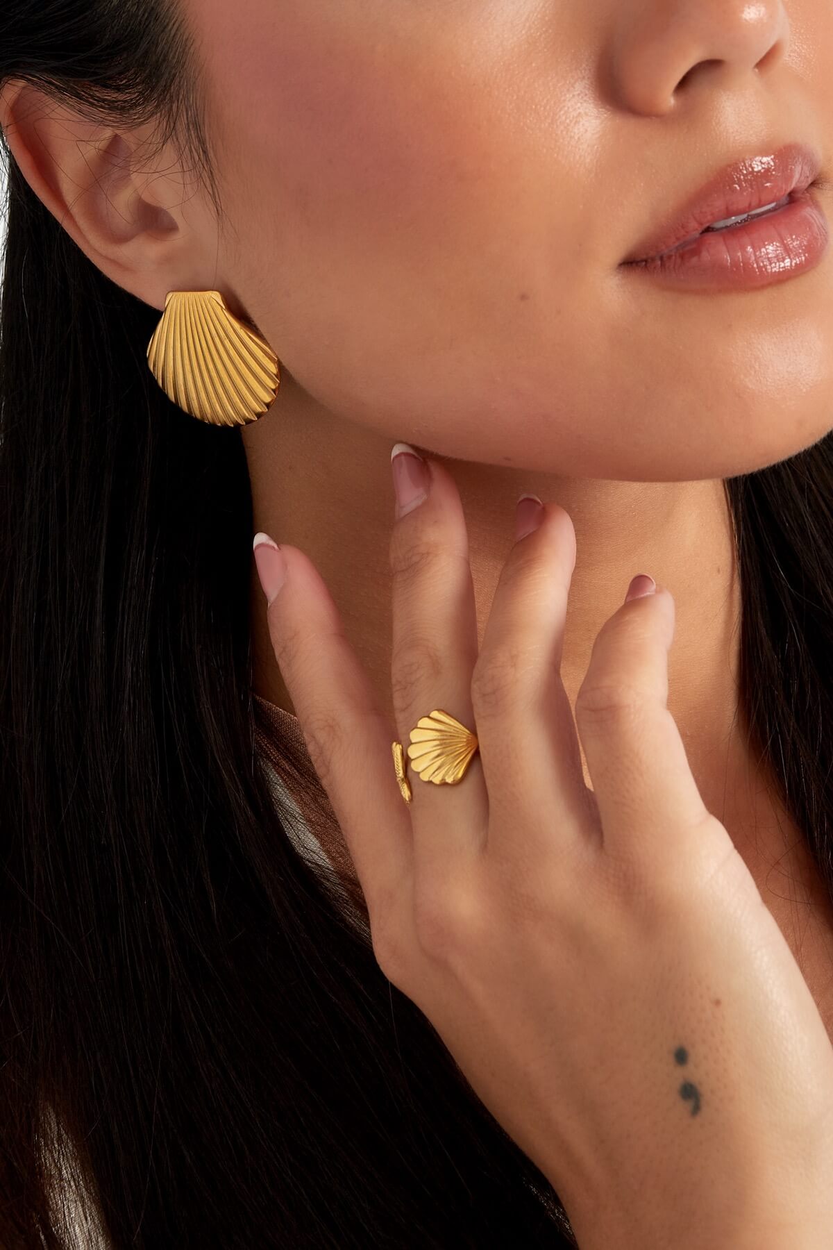 Ariadne Ohrringe aus 18K vergoldetem Edelstahl - Eleganz für jeden Anlass l Yasèmia Jewellery Yasèmia