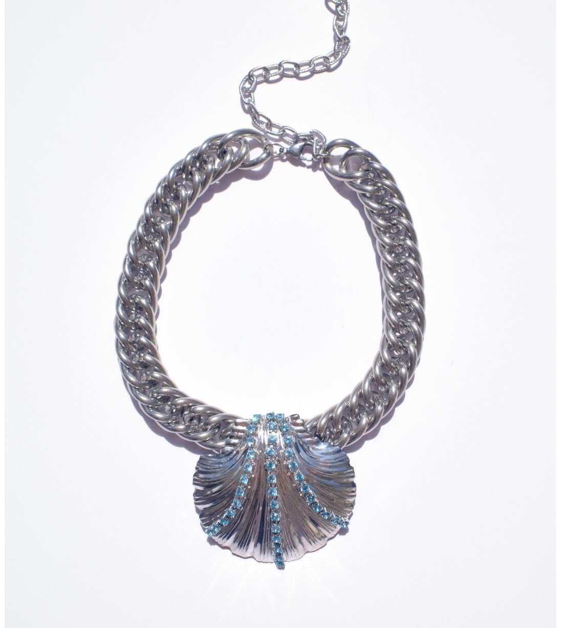 Concha Halskette (Silber/Aqua) | Silberversilberte Muschel-Kette mit Aqua-Kristallen – Yasèmia Yasèmia