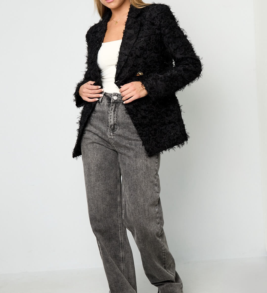 Fluffy Statement Blazer – Schwarz | Yasèmia Clothes Yasèmia