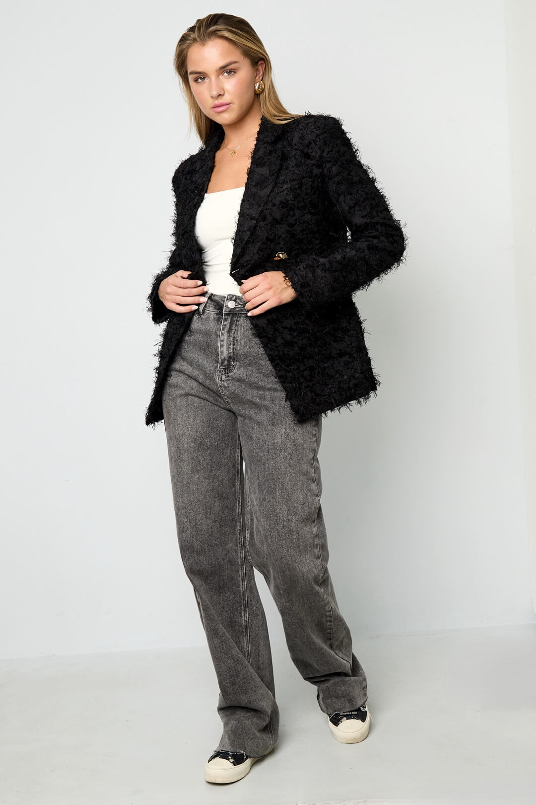 Fluffy Statement Blazer – Schwarz | Yasèmia Clothes Yasèmia