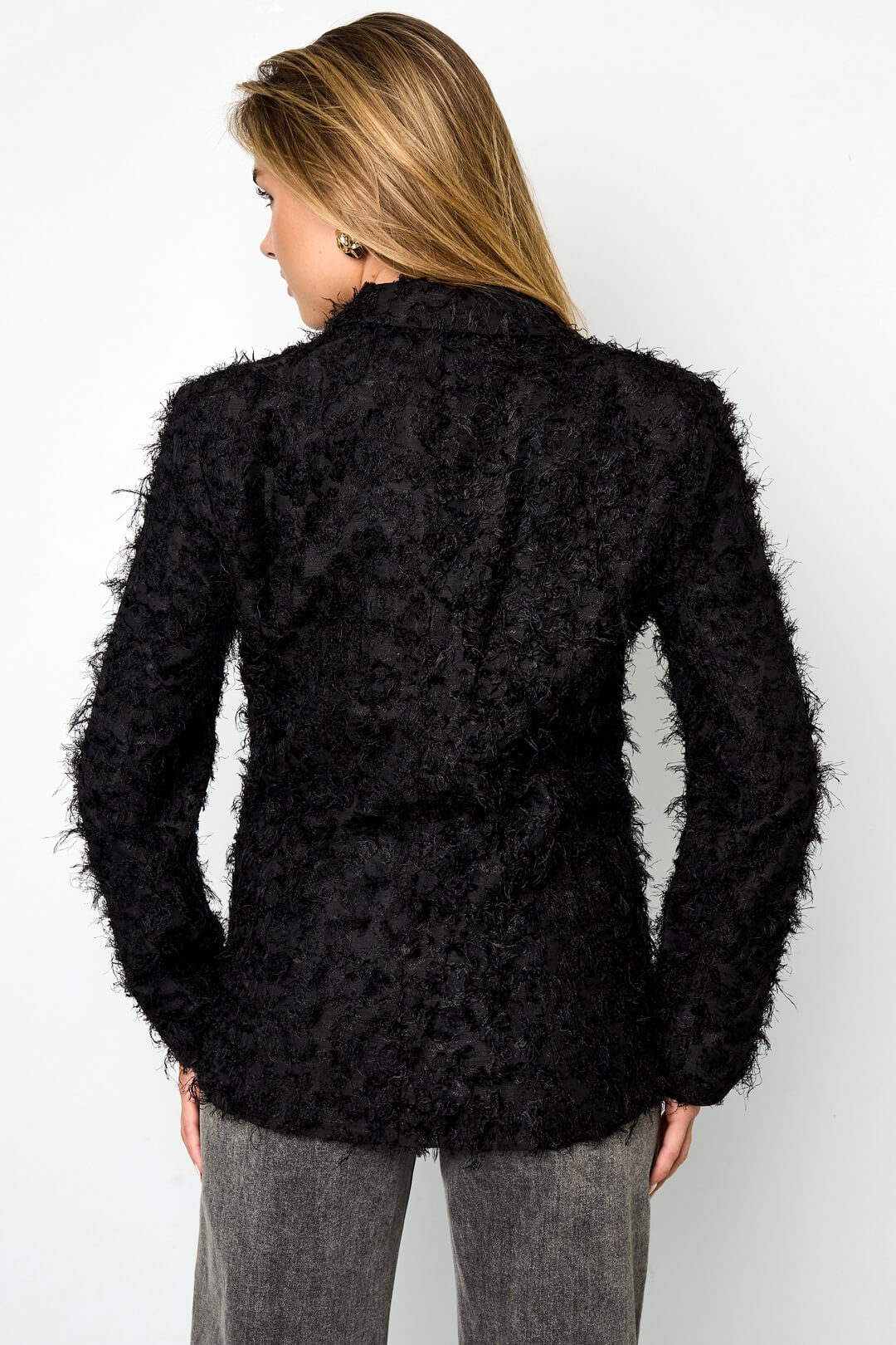Fluffy Statement Blazer – Schwarz | Yasèmia Clothes Yasèmia