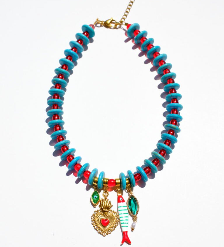 Kai Halskette | Multicharm-Kette mit Türkis Howlith-Perlen & Herz-Anhänger – Yasèmia Necklace Yasèmia