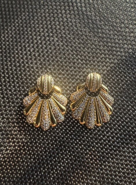 Yasemia Schmuck handgemachte Düsseldorf Muscheln Ohrringe Gold und Zirkonia
