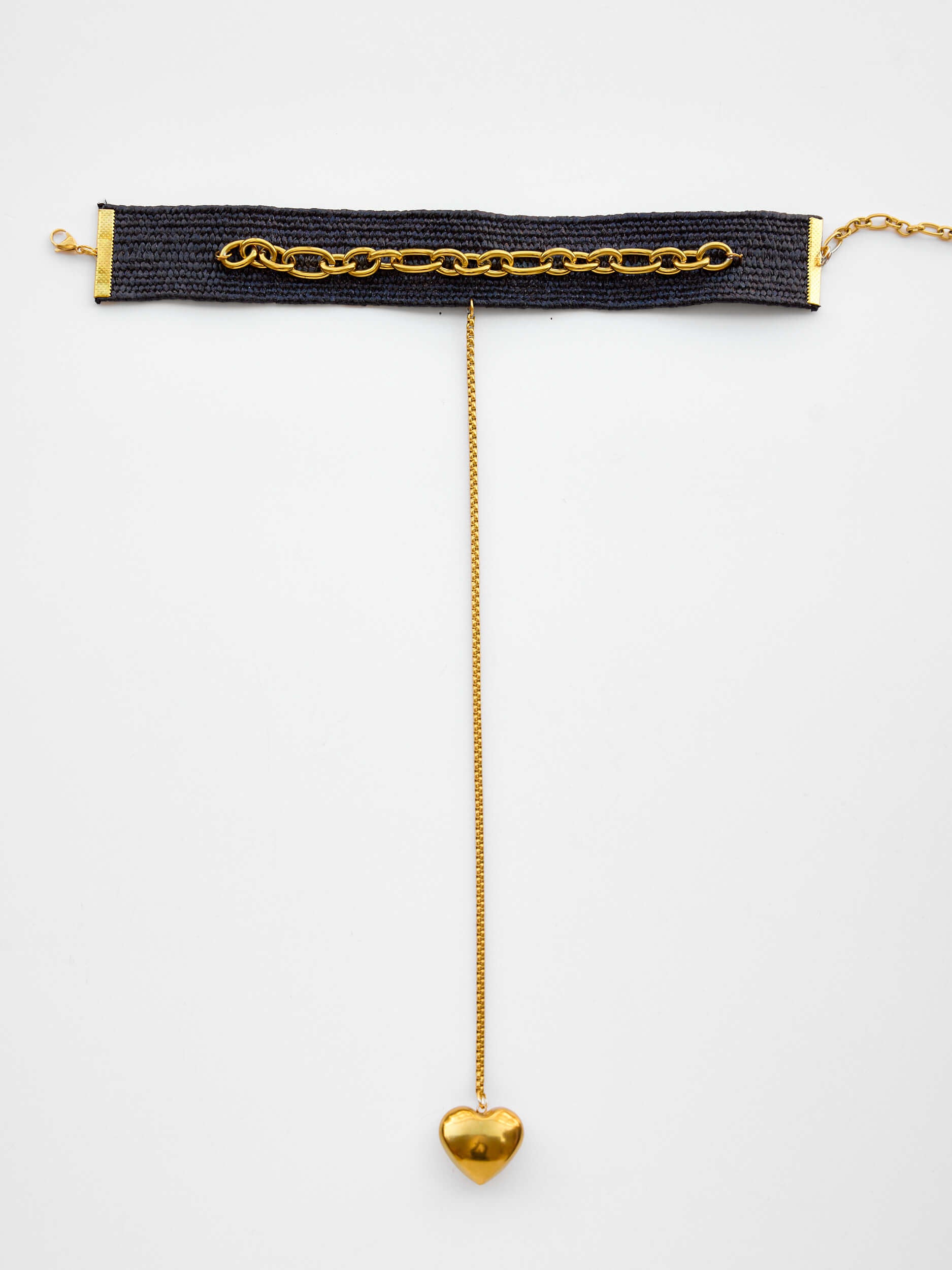 Night Fever Choker – Raffia & Gold, Herzanhänger | Yasèmia Choker Yasèmia