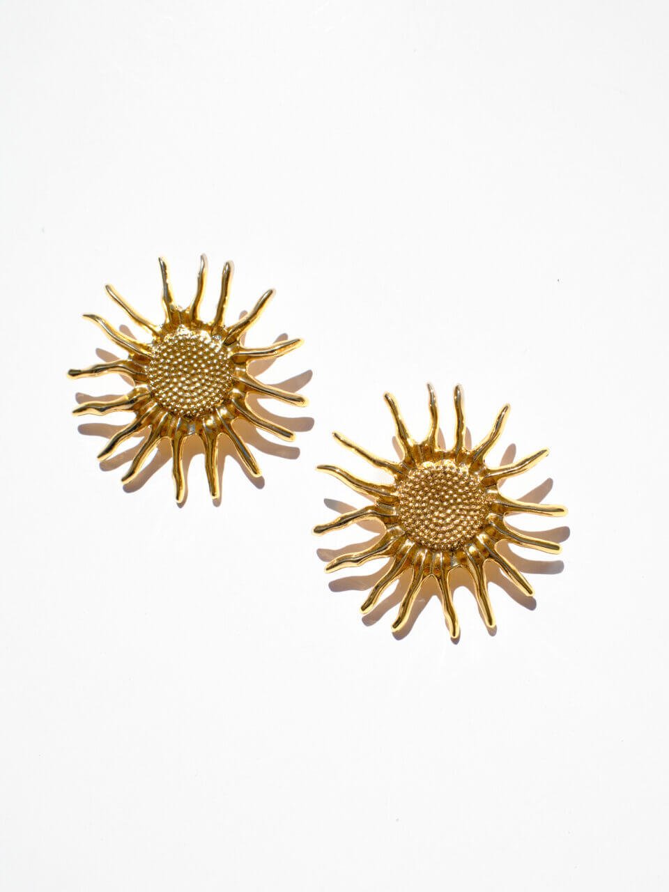 Raggio Ohrringe | 24K Vergoldete Messing-Ohrringe – Yasèmia Earrings Yasèmia