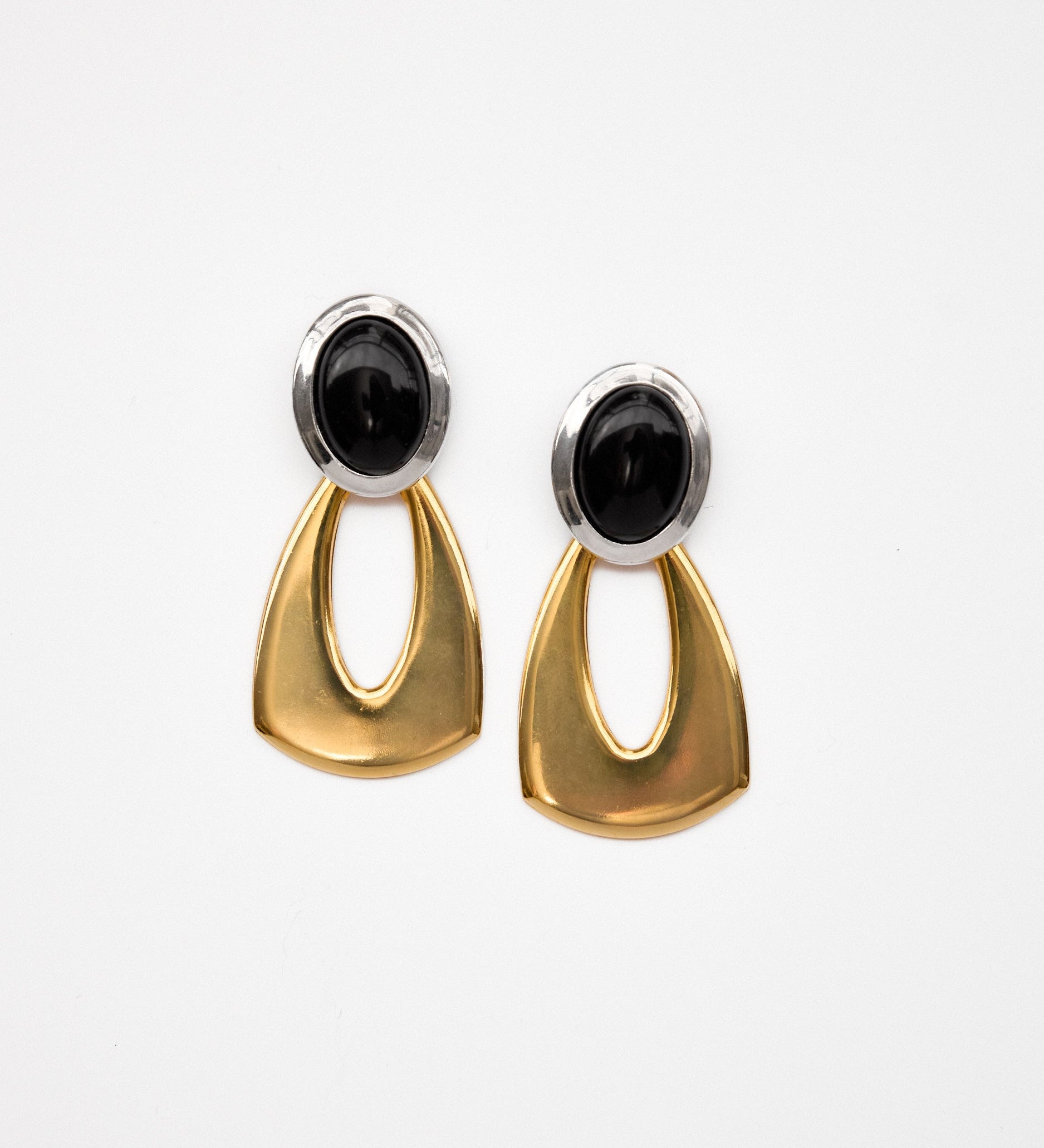 Raven Ohrringe — 24k Gold & Silber Vergoldet mit schwarzem Cabochon | Yasèmia Fashion Jewellery Yasèmia
