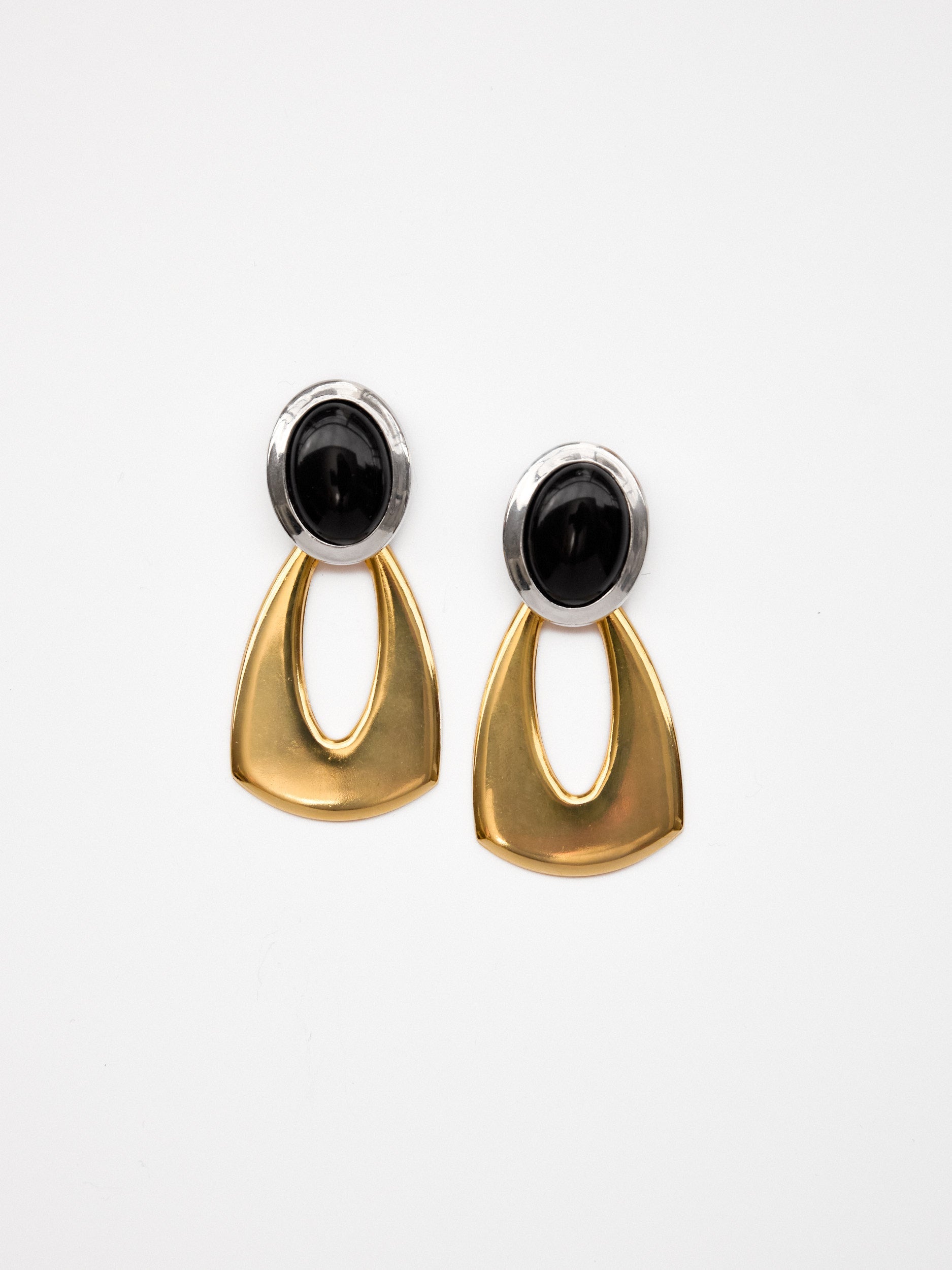 Raven Ohrringe — 24k Gold & Silber Vergoldet mit schwarzem Cabochon | Yasèmia Fashion Jewellery Yasèmia