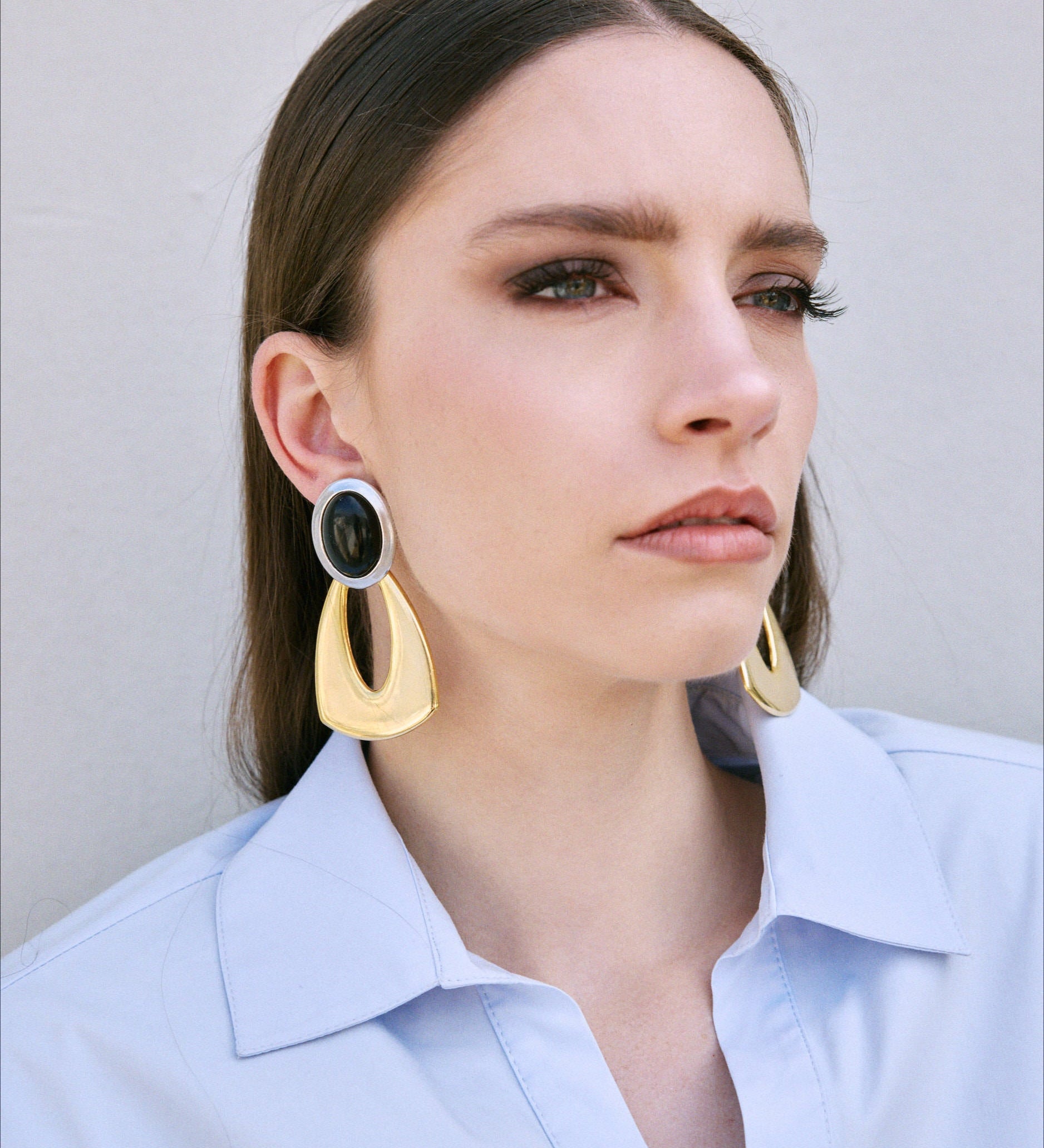 Raven Ohrringe — 24k Gold & Silber Vergoldet mit schwarzem Cabochon | Yasèmia Fashion Jewellery Yasèmia