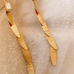 Akira Lange Ohrringe aus 24K Vergoldetem Bronze mit Swarovski - Eleganz für den Sommer l Yasèmia Jewellery Yasèmia