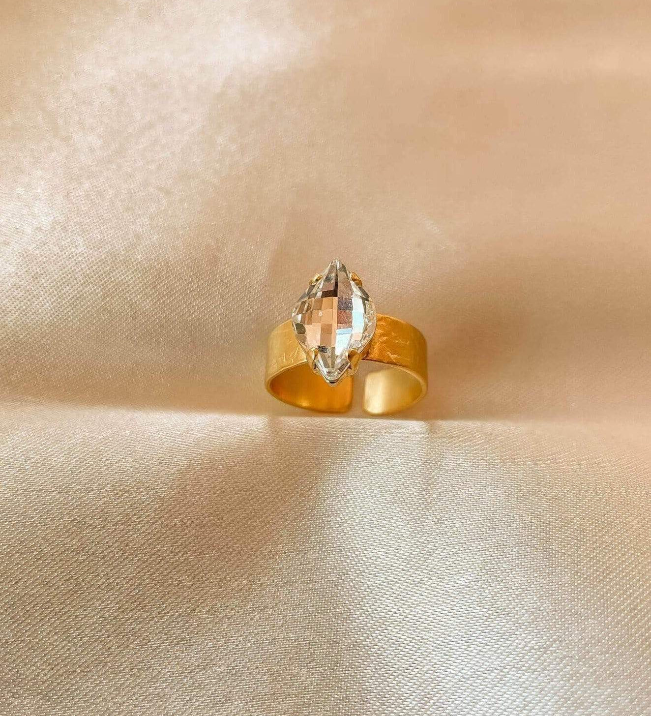 Elora Solitärring aus 24K vergoldetem Bronze mit Swarovski Stein l Yasèmia Jewellery Yasèmia
