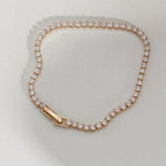 Elegantes Adah Armband aus 14K Goldplattiertem Kupfer mit funkelnden Zirkonia l Yasèmia Jewellery Yasèmia