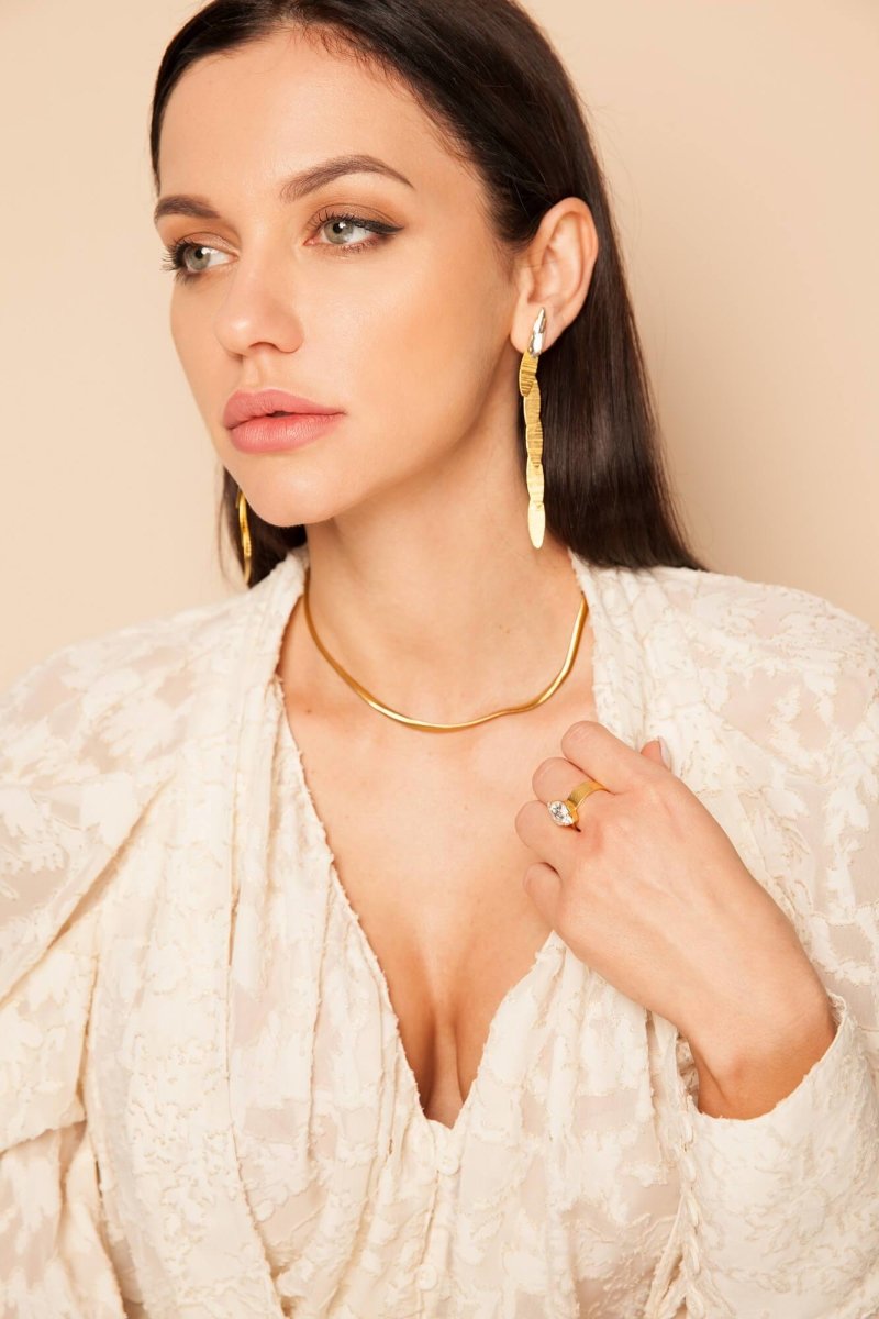 Akira Lange Ohrringe aus 24K Vergoldetem Bronze mit Swarovski - Eleganz für den Sommer l Yasèmia Jewellery Yasèmia