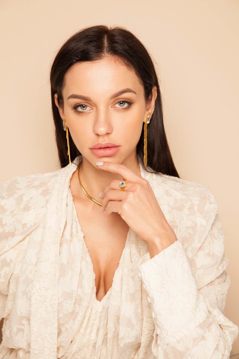 Akira Lange Ohrringe aus 24K Vergoldetem Bronze mit Swarovski - Eleganz für den Sommer l Yasèmia Jewellery Yasèmia