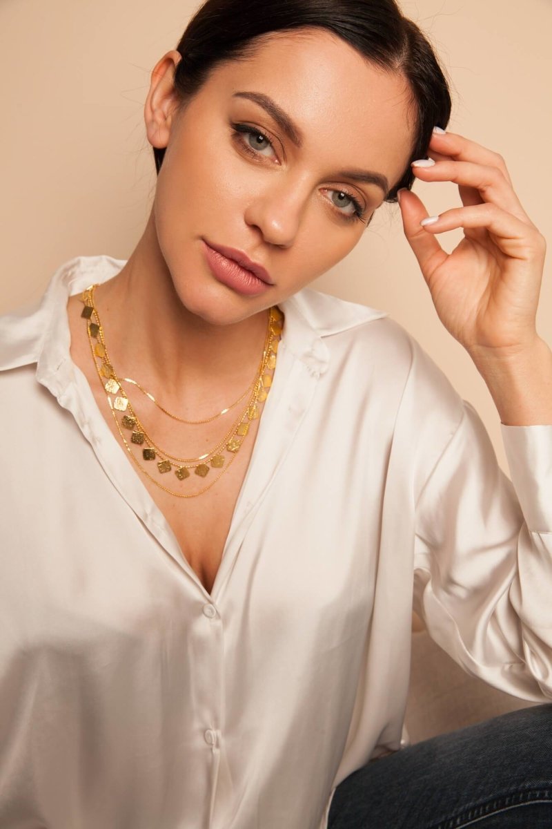 Elegante Electra Halskette aus 24K vergoldetem Bronze l Yasèmia Jewellery Yasèmia