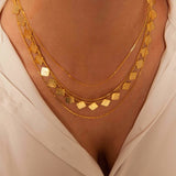 Elegante Electra Halskette aus 24K vergoldetem Bronze l Yasèmia Jewellery Yasèmia