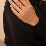 Hazelring aus 24K vergoldetem Bronze mit antiallergischen Eigenschaften l Yasèmia Jewellery Yasèmia