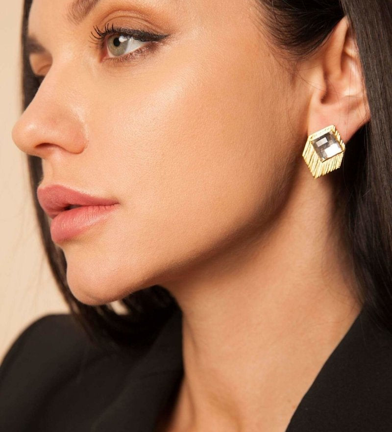 Kaira Ohrstecker mit Swarovski - Kristallen - 24K vergoldetes Bronze l Yasèmia Jewellery Yasèmia