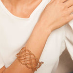 Elegantes Armband aus 24K vergoldetem Bronze mit antikem griechischen Stil l Yasèmia Jewellery Yasèmia