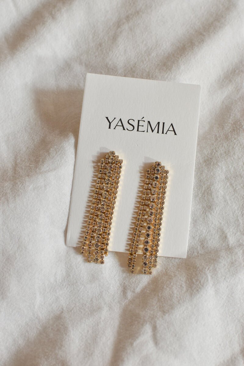 Glamouröse Monica Strassohrringe aus Edelstahl l Yasèmia Jewellery Yasèmia