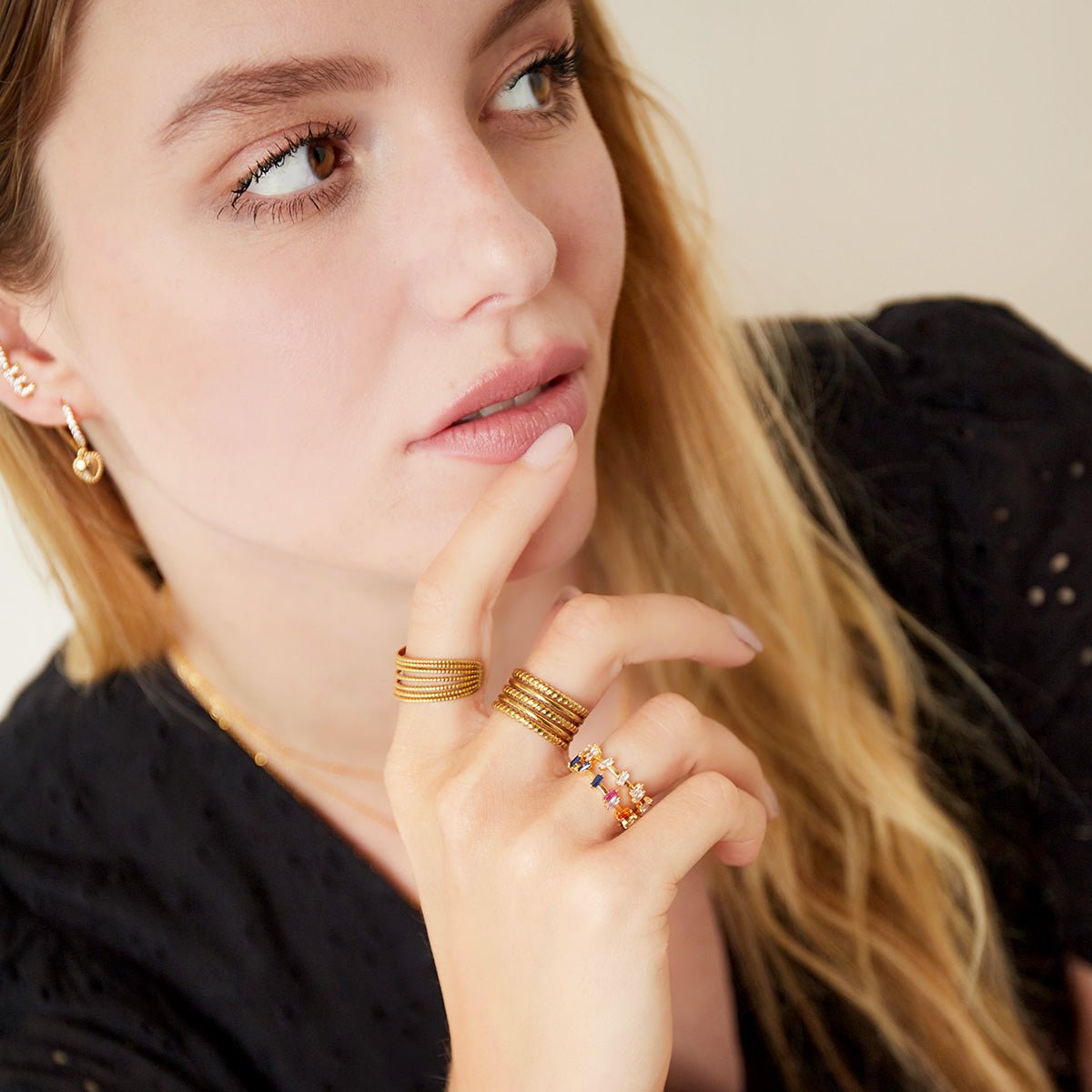 Naira Ring aus 18K vergoldetem Zirkon - Einzigartiger Schmuck für stilvolle Frauen l Yasèmia Jewellery Yasèmia