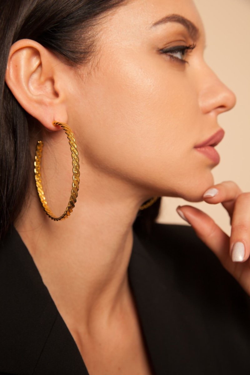 Elegante Paloma Creolen - 24K vergoldetes Bronze l Yasèmia Jewellery Yasèmia