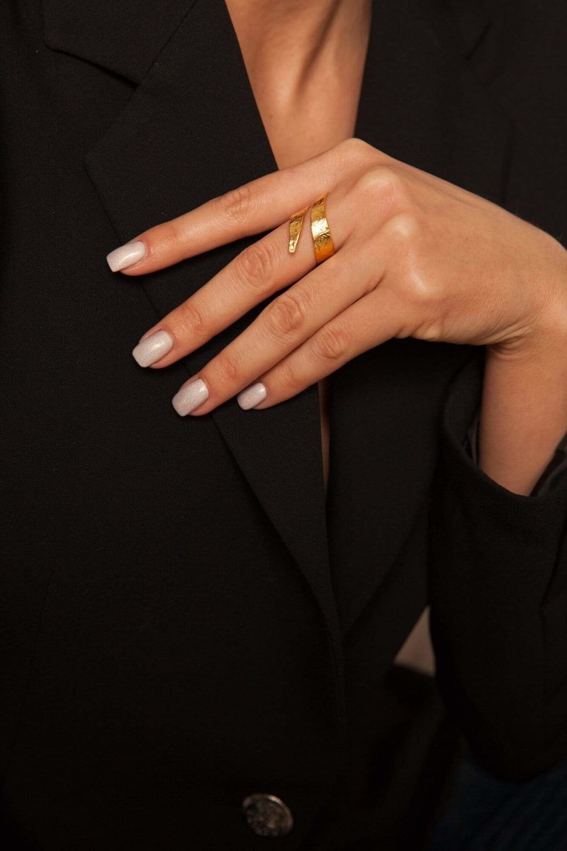 Eleganter Sahara - Ring aus 24K vergoldetem Bronze – Verstellbar und Hypoallergen l Yasèmia Jewellery Yasèmia
