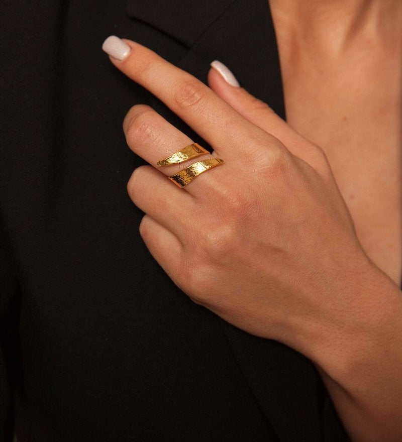 Eleganter Sahara - Ring aus 24K vergoldetem Bronze – Verstellbar und Hypoallergen l Yasèmia Jewellery Yasèmia