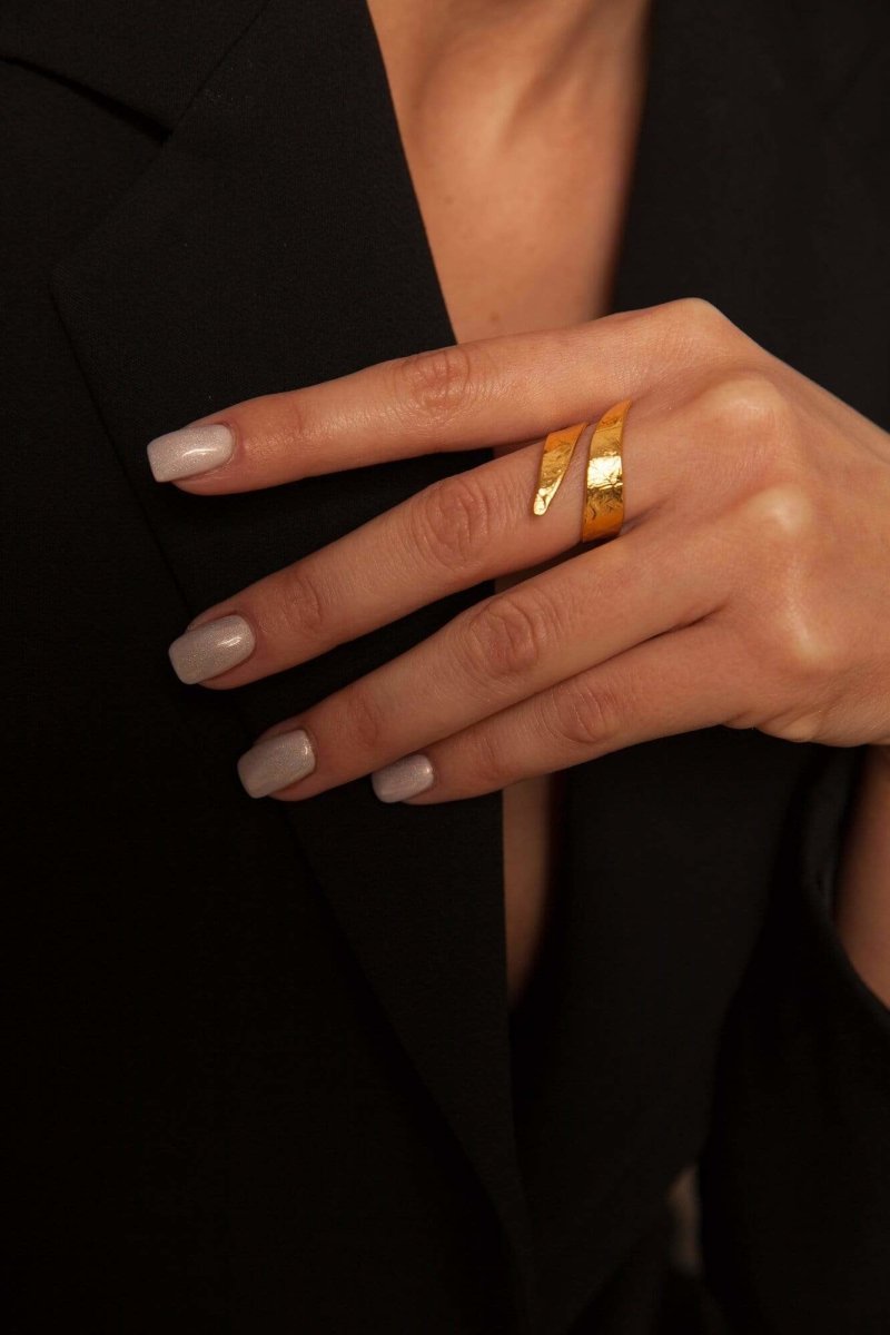 Eleganter Sahara - Ring aus 24K vergoldetem Bronze – Verstellbar und Hypoallergen l Yasèmia Jewellery Yasèmia