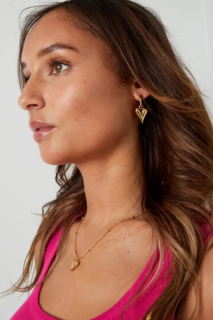 Elegante Herz - Ohrringe im Hoop - Stil aus 18K vergoldetem Edelstahl l Yasèmia Jewellery Yasèmia